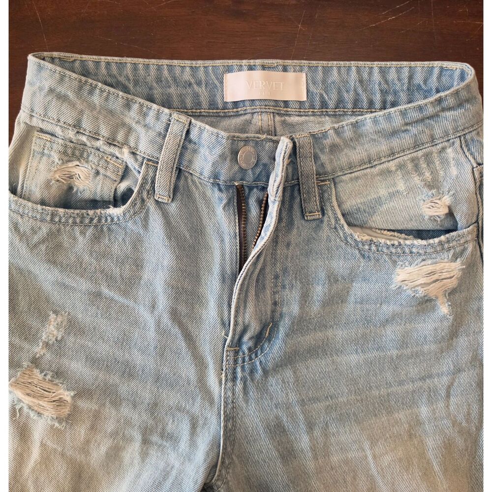 Size 24 high waisted light-wash Vervet jeans feature distressed detailing and a